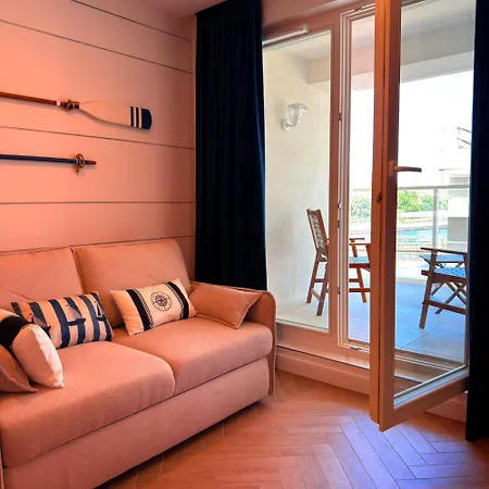 Jbhotels By The River Ii Apartment Stettin